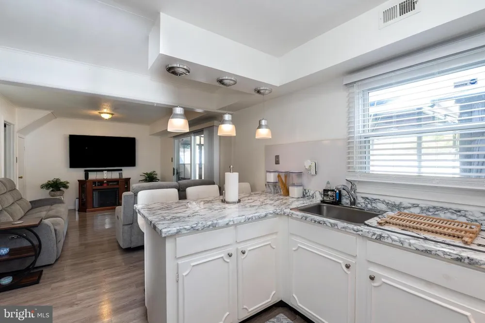 27 EAST LANE Willingboro, NJ 08046