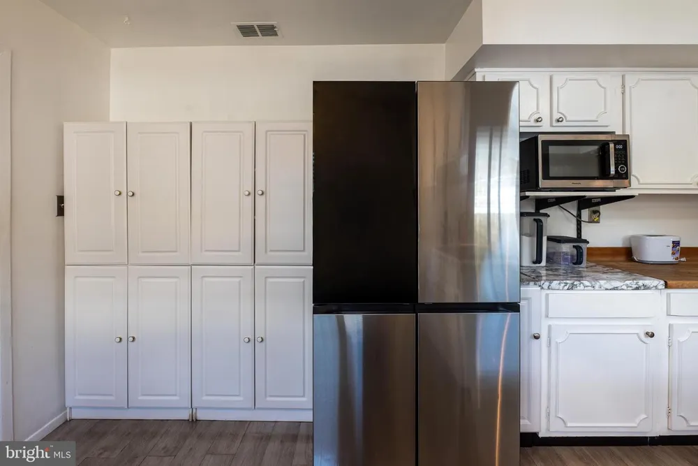 27 EAST LANE Willingboro, NJ 08046