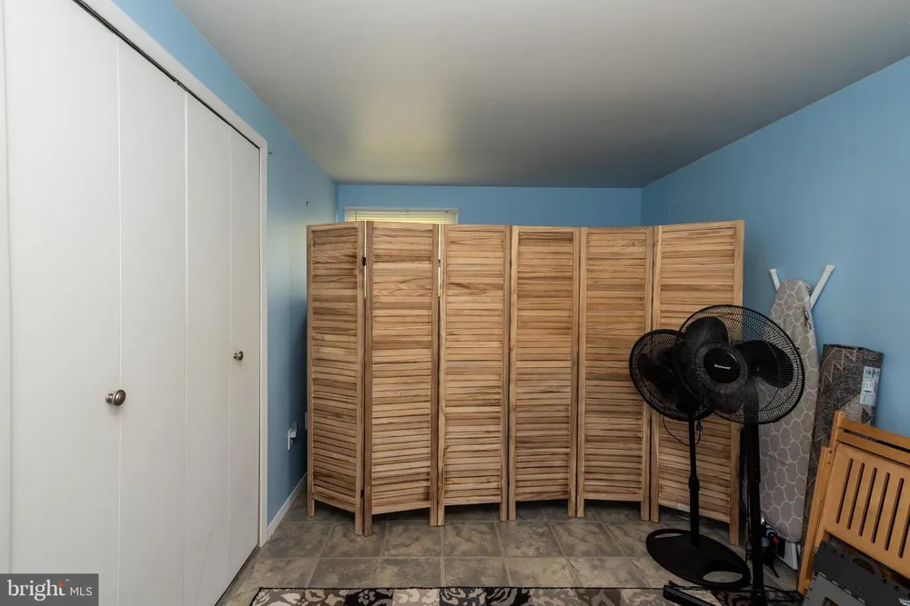 27 EAST LANE Willingboro, NJ 08046