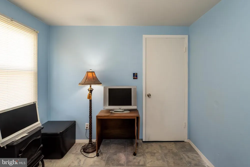 27 EAST LANE Willingboro, NJ 08046