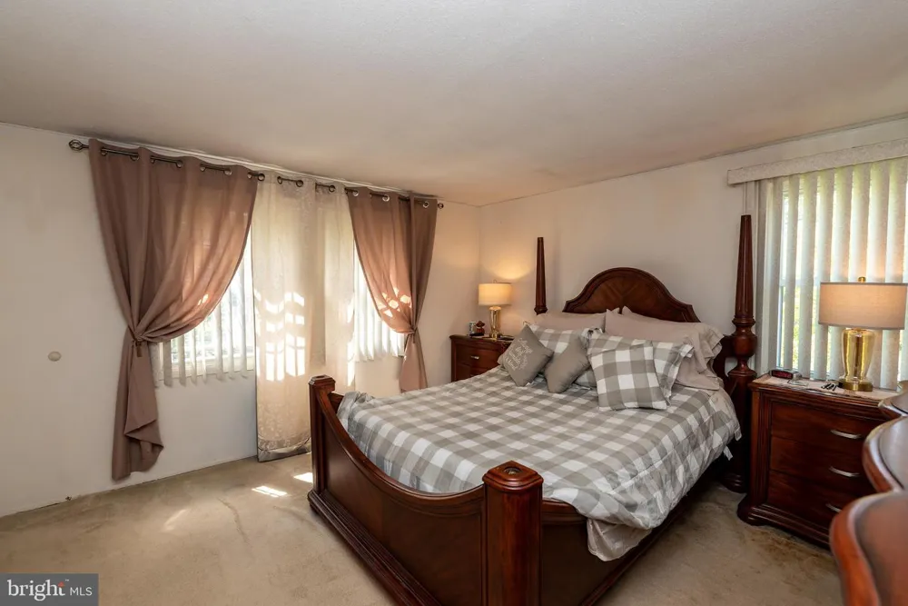 27 EAST LANE Willingboro, NJ 08046