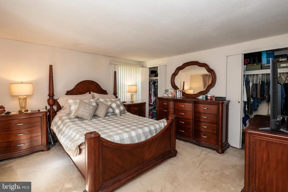 27 EAST LANE Willingboro, NJ 08046