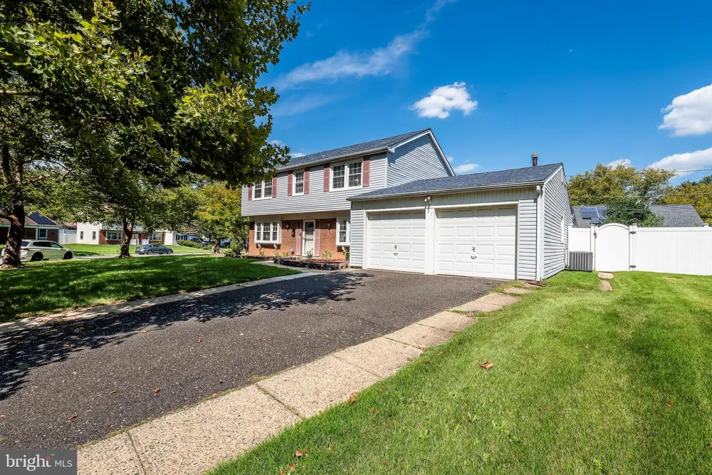 27 EAST LANE Willingboro, NJ 08046