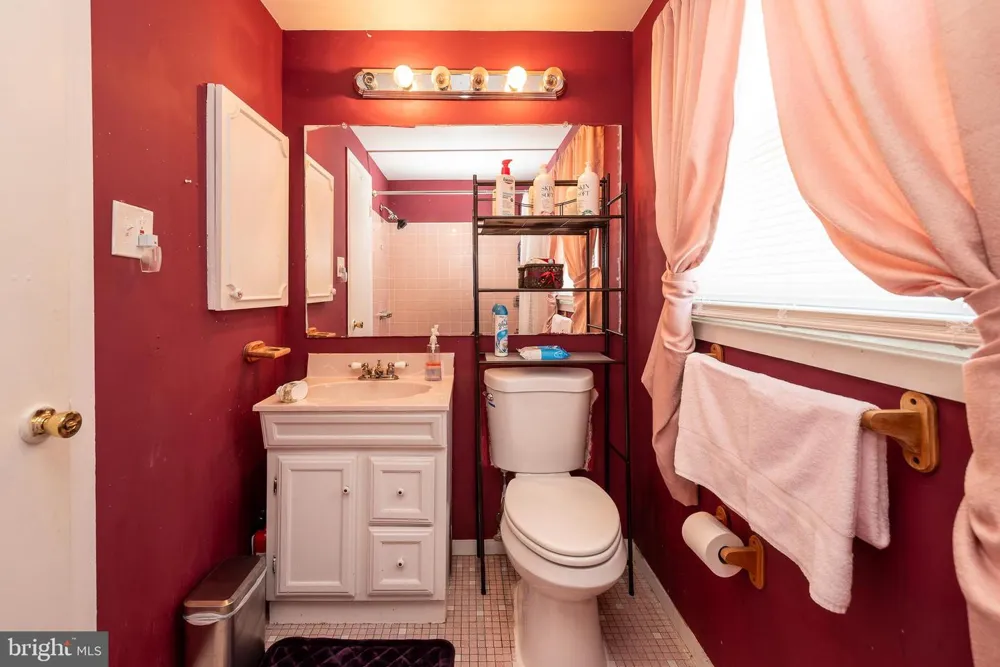 27 EAST LANE Willingboro, NJ 08046