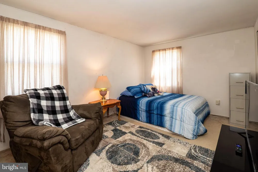 27 EAST LANE Willingboro, NJ 08046