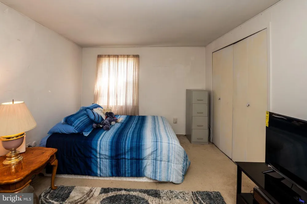 27 EAST LANE Willingboro, NJ 08046