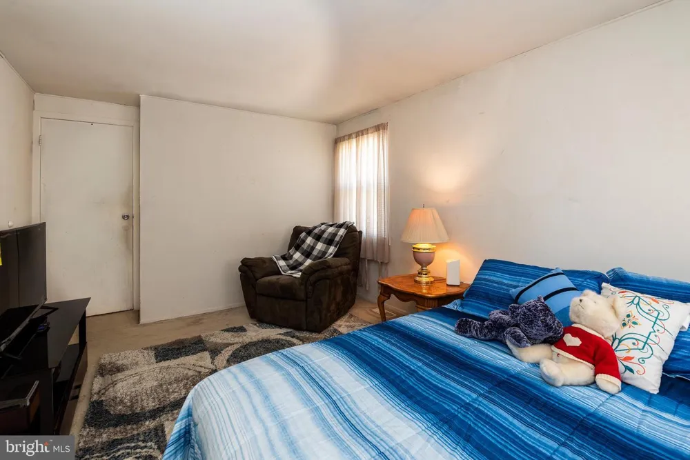 27 EAST LANE Willingboro, NJ 08046
