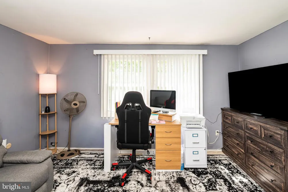 27 EAST LANE Willingboro, NJ 08046