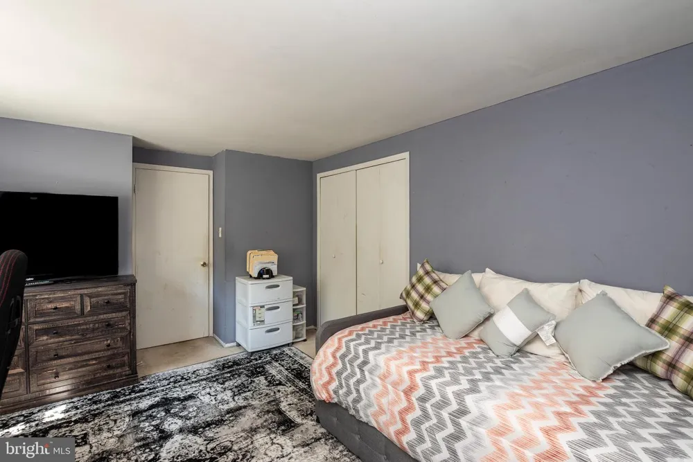 27 EAST LANE Willingboro, NJ 08046