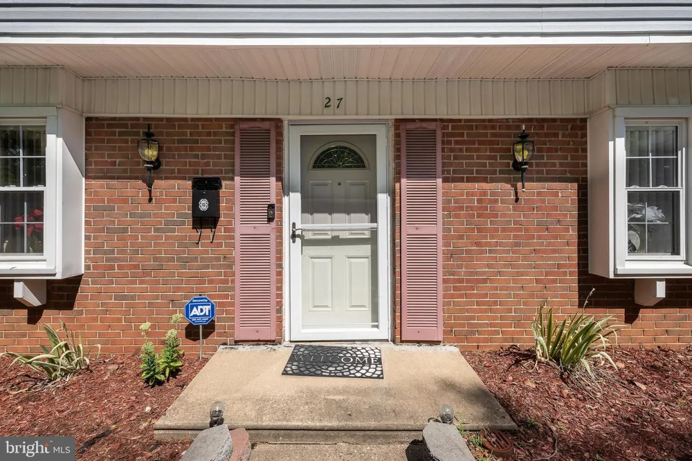 27 EAST LANE Willingboro, NJ 08046
