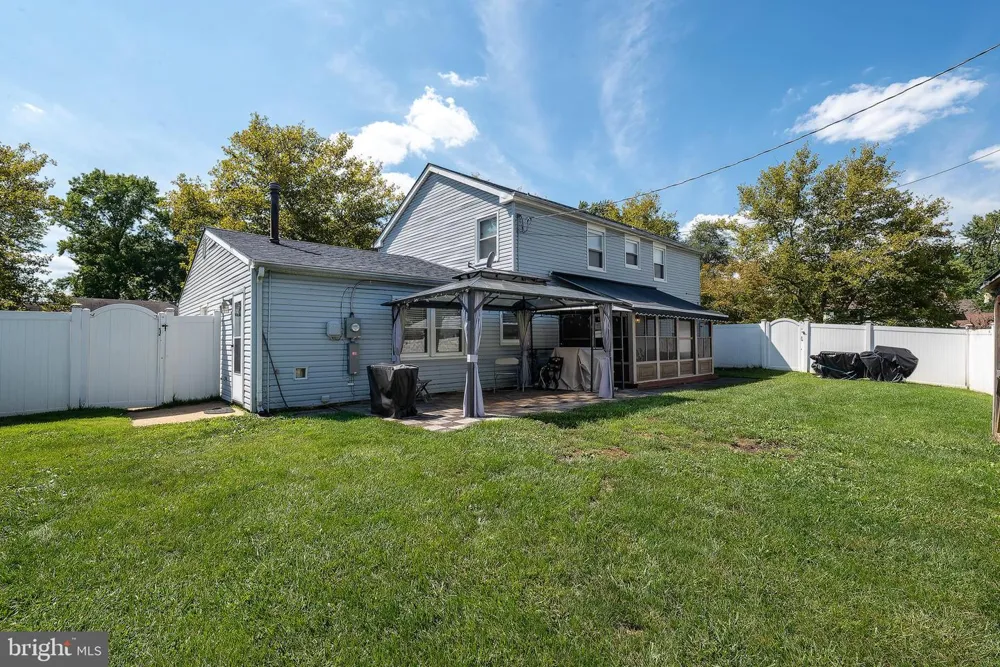 27 EAST LANE Willingboro, NJ 08046