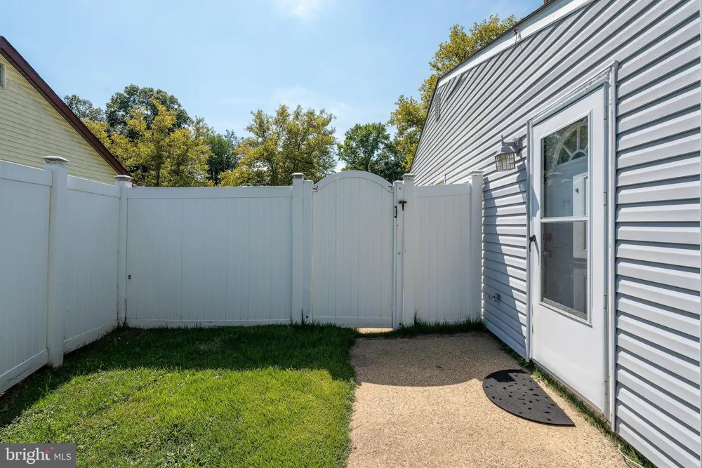 27 EAST LANE Willingboro, NJ 08046