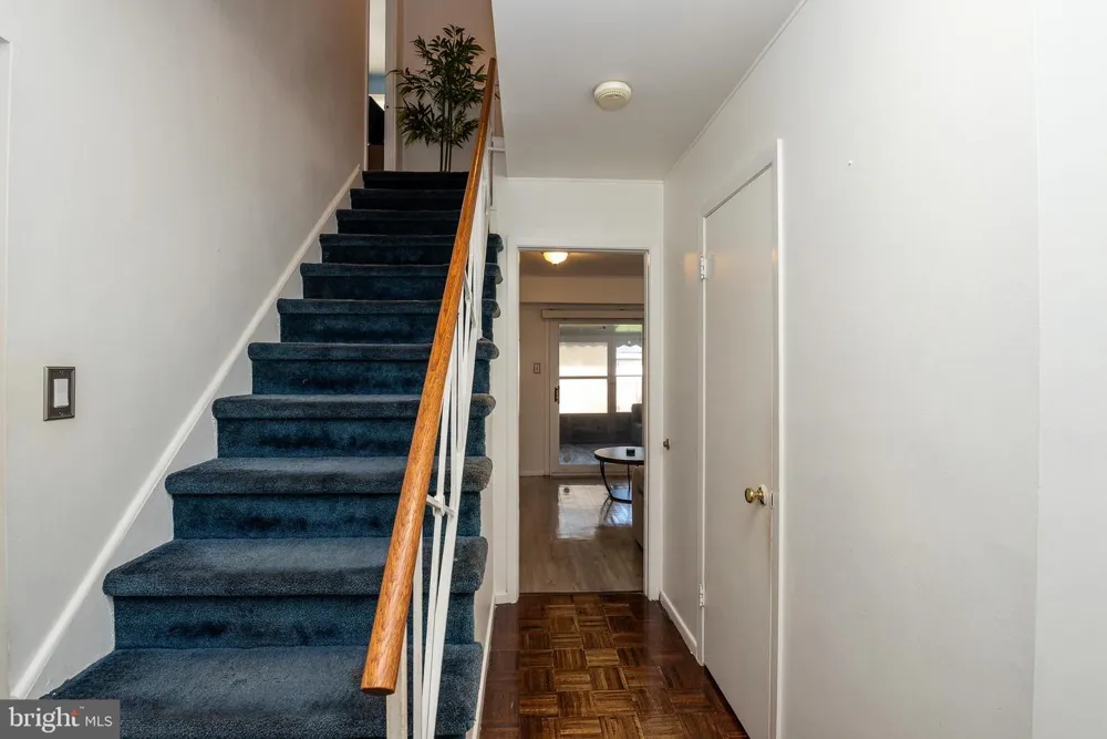 27 EAST LANE Willingboro, NJ 08046