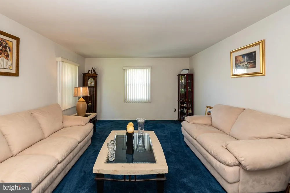 27 EAST LANE Willingboro, NJ 08046