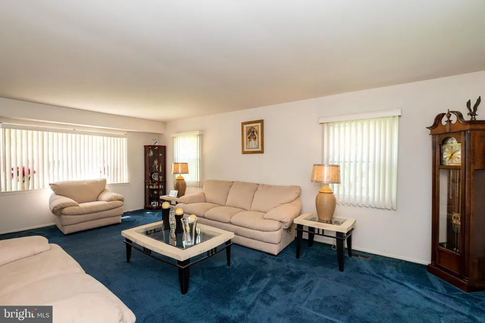 27 EAST LANE Willingboro, NJ 08046