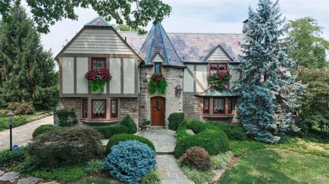 402 W Cliff Lane