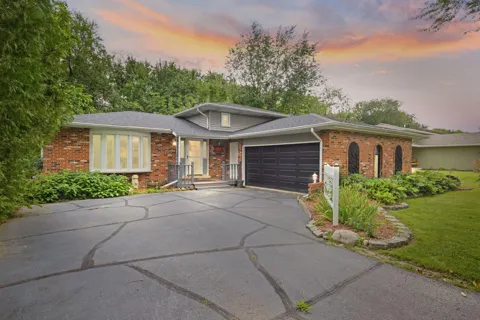 3869 Kingsway Drive