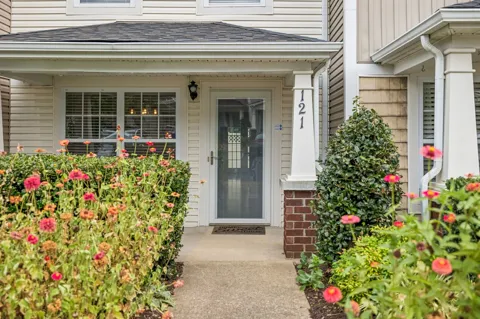121 Shadow Glen Dr