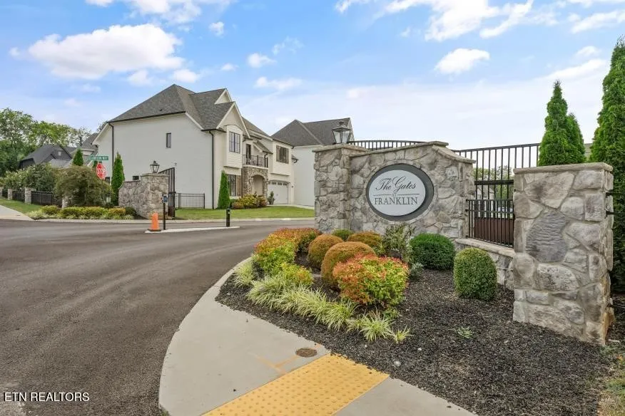 9729 Lantern Way Knoxville, TN 37922