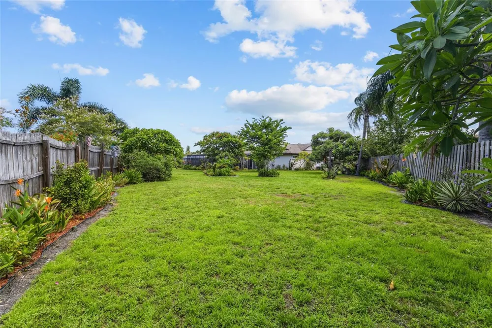 6640 WATERFORD LANE Sarasota, FL 34238