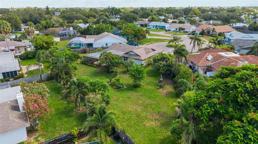 6640 WATERFORD LANE Sarasota, FL 34238