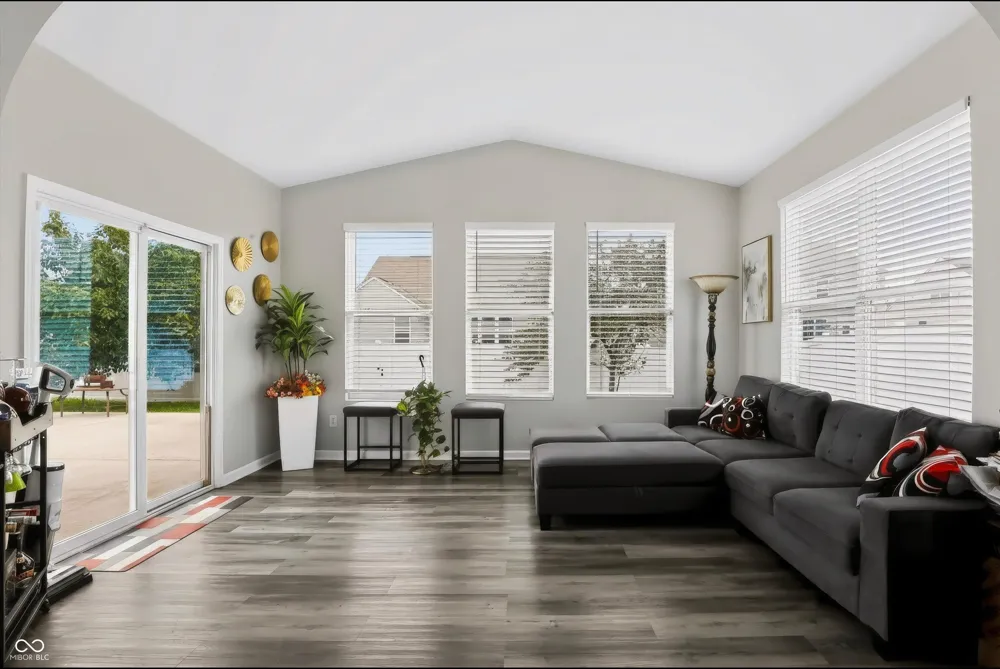 1378 Padana Drive Greenwood, IN 46143