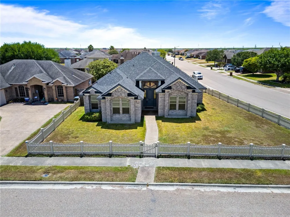 6821 Round Table Street Corpus Christi, TX 78414