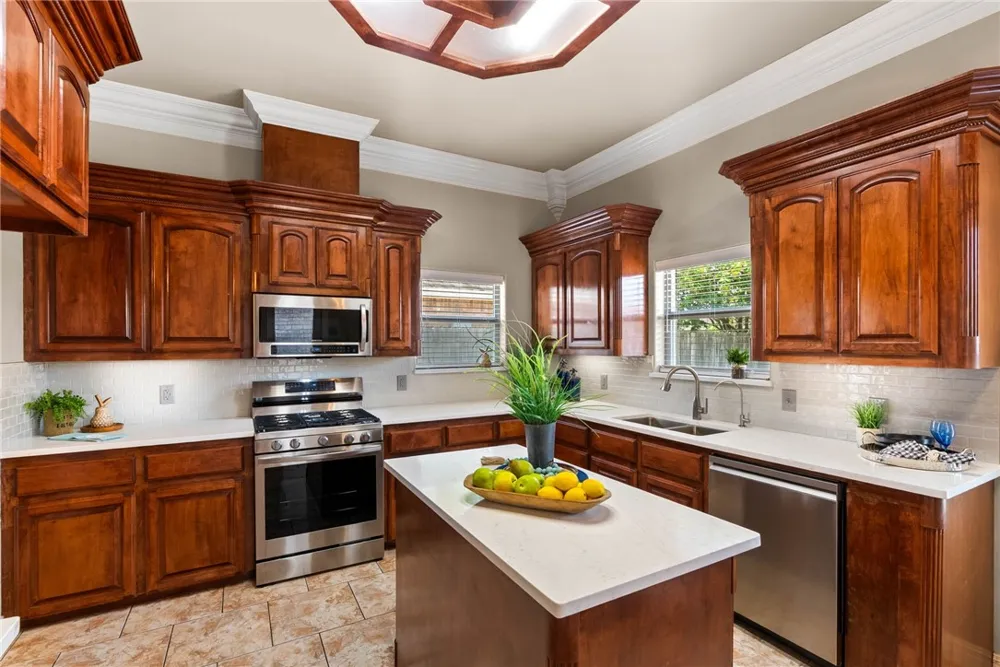 6821 Round Table Street Corpus Christi, TX 78414