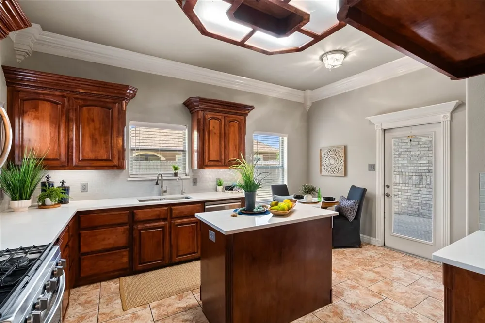 6821 Round Table Street Corpus Christi, TX 78414