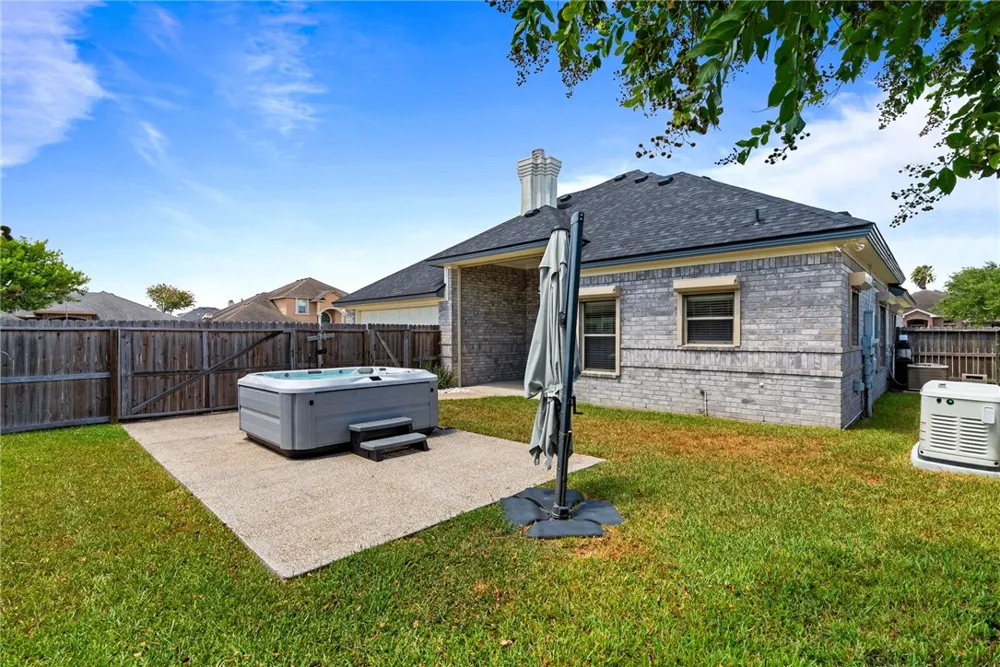 6821 Round Table Street Corpus Christi, TX 78414
