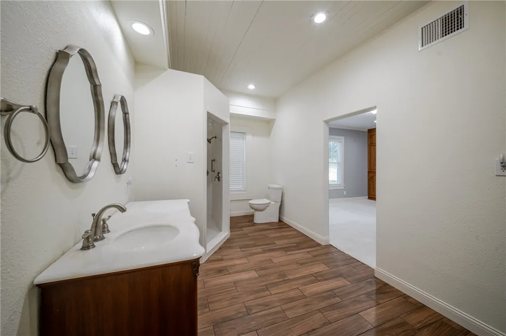 205 E Cleveland Street Beeville, TX 78102