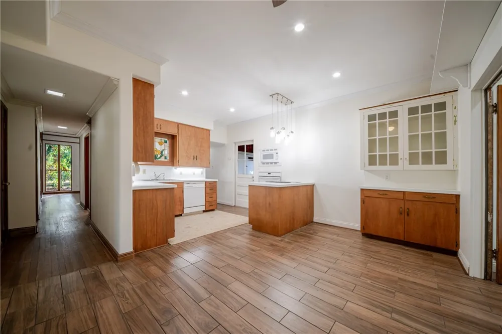 205 E Cleveland Street Beeville, TX 78102