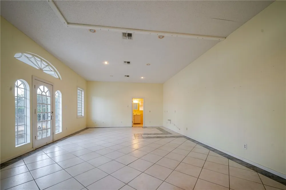 205 E Cleveland Street Beeville, TX 78102