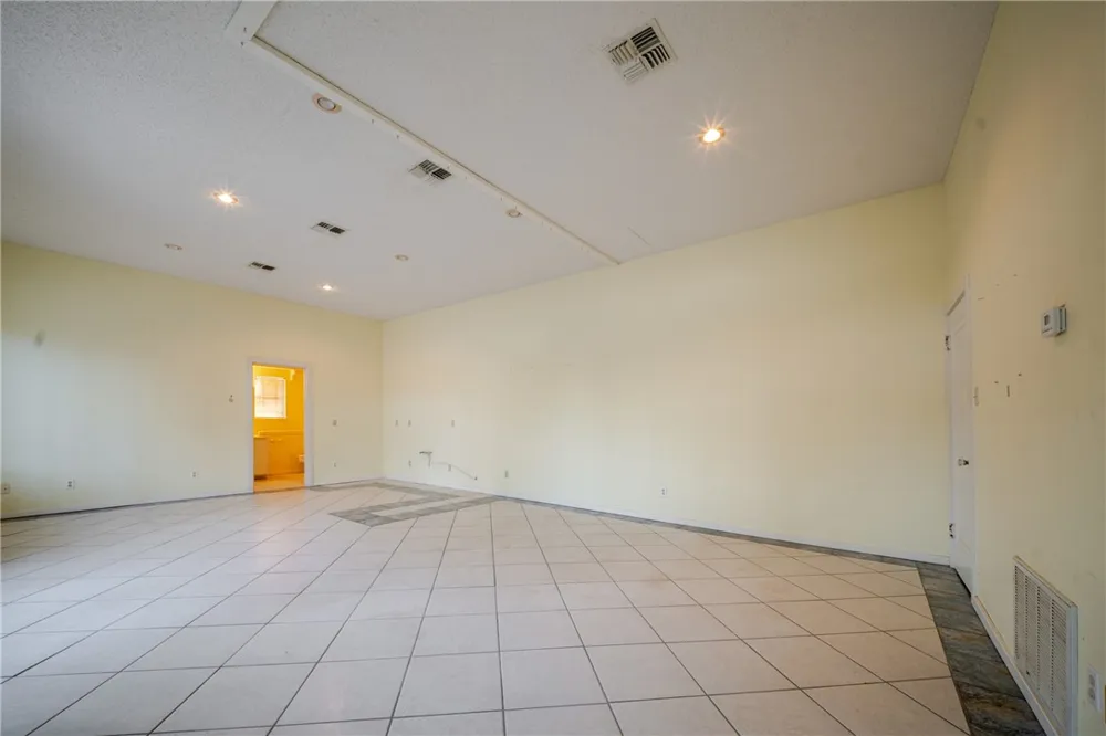 205 E Cleveland Street Beeville, TX 78102