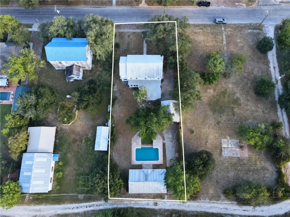 205 E Cleveland Street Beeville, TX 78102