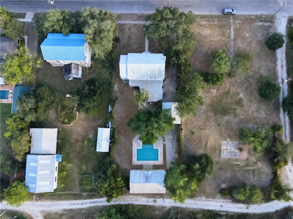 205 E Cleveland Street Beeville, TX 78102