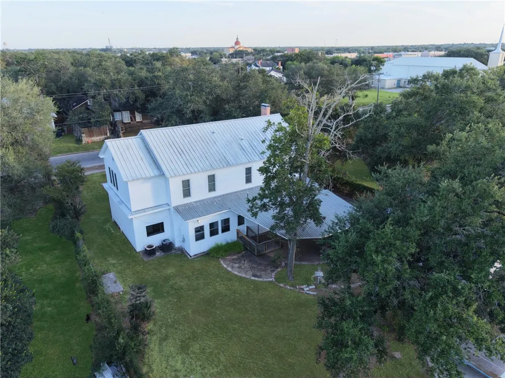 205 E Cleveland Street Beeville, TX 78102