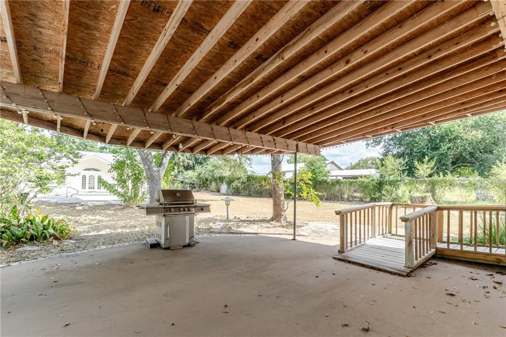 205 E Cleveland Street Beeville, TX 78102