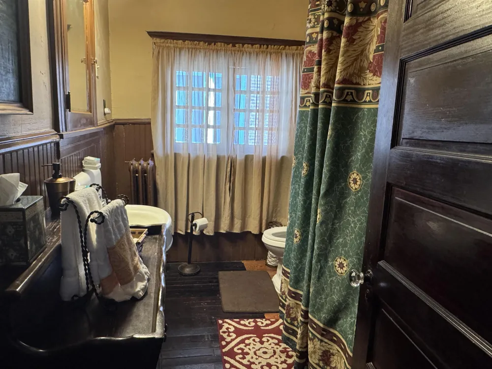 24 S Vassar Sq Ventnor, NJ 08406