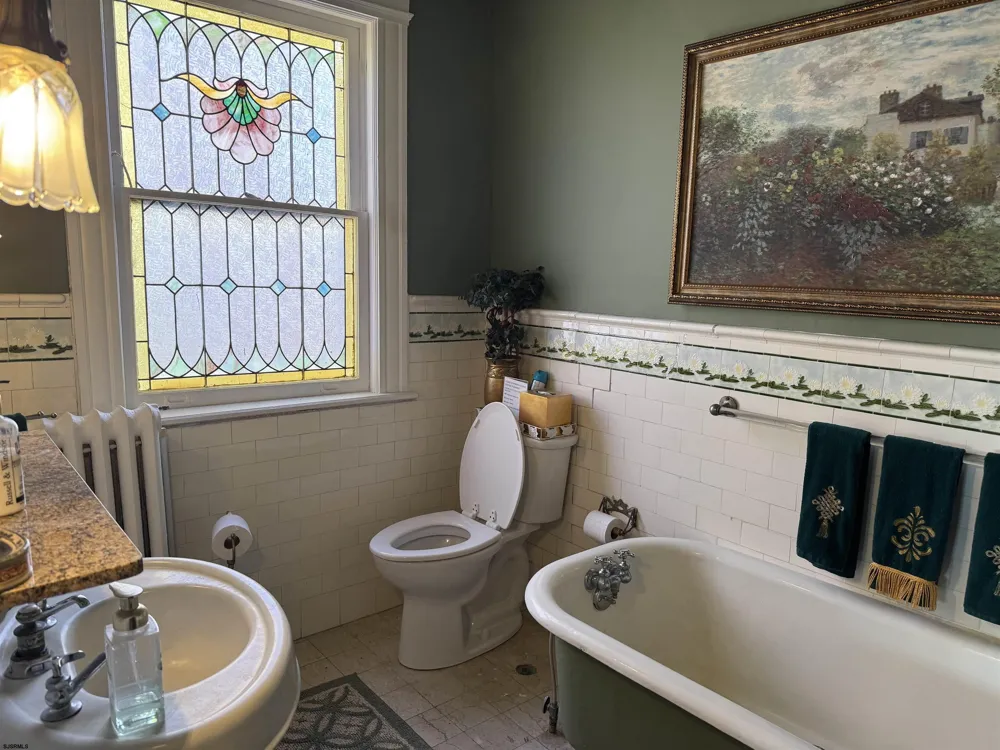 24 S Vassar Sq Ventnor, NJ 08406
