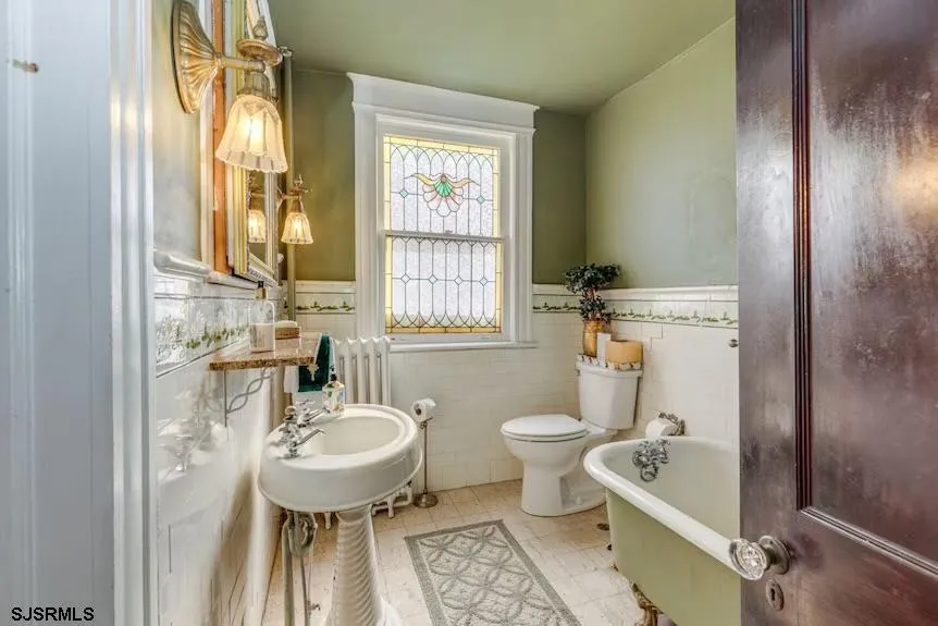 24 S Vassar Sq Ventnor, NJ 08406