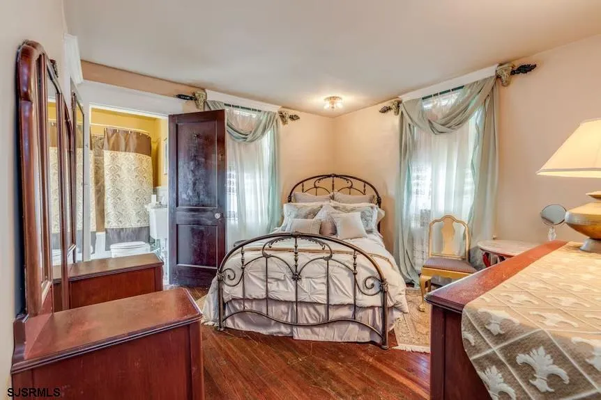 24 S Vassar Sq Ventnor, NJ 08406