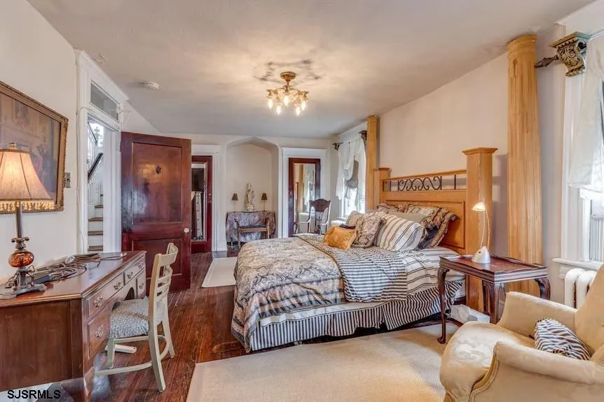 24 S Vassar Sq Ventnor, NJ 08406
