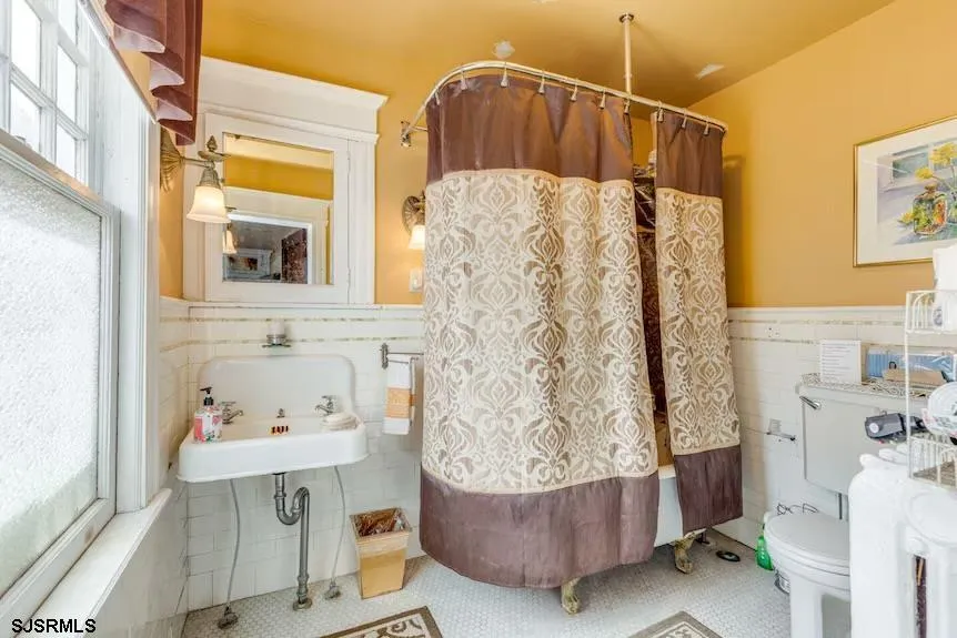 24 S Vassar Sq Ventnor, NJ 08406