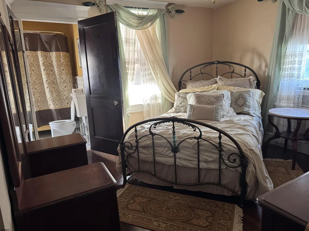 24 S Vassar Sq Ventnor, NJ 08406