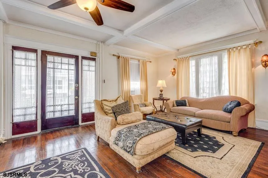 24 S Vassar Sq Ventnor, NJ 08406