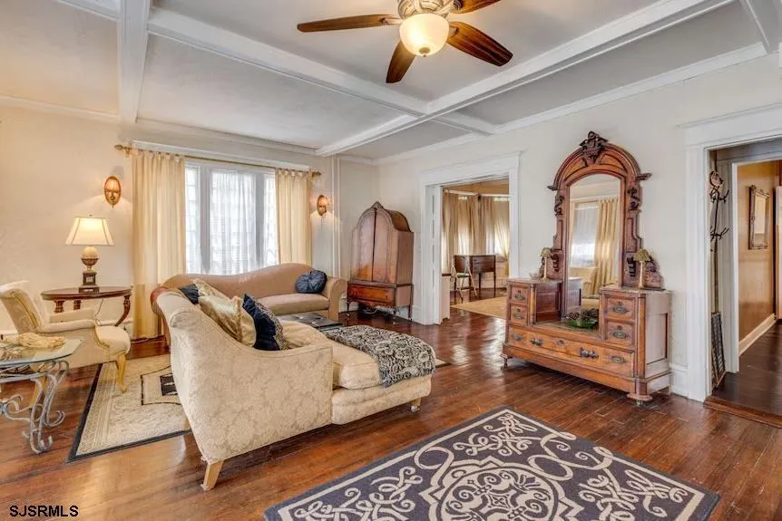 24 S Vassar Sq Ventnor, NJ 08406