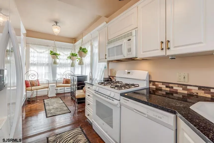 24 S Vassar Sq Ventnor, NJ 08406
