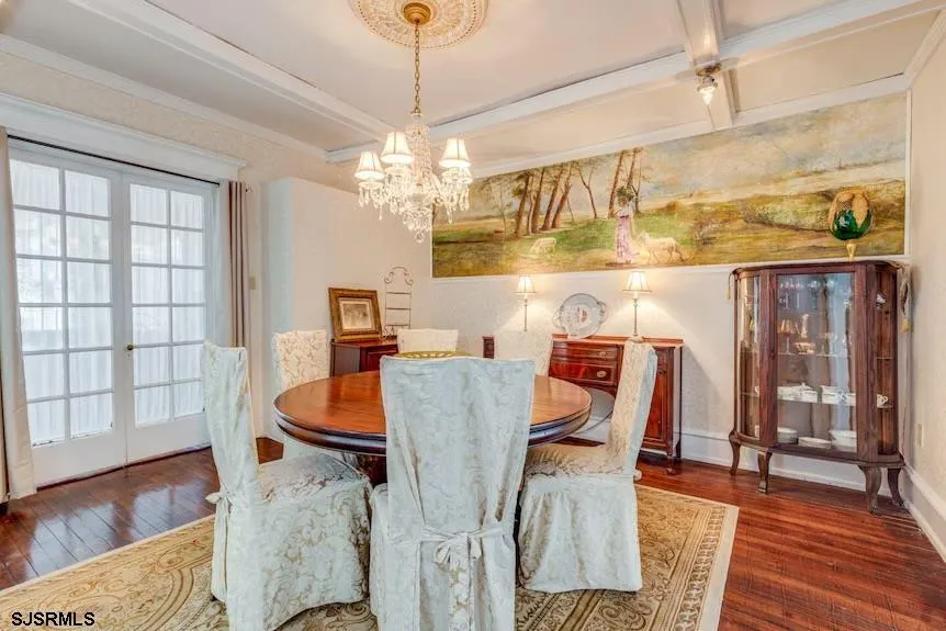 24 S Vassar Sq Ventnor, NJ 08406