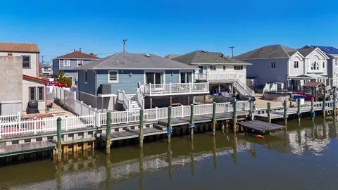 16 Clearwater Way
